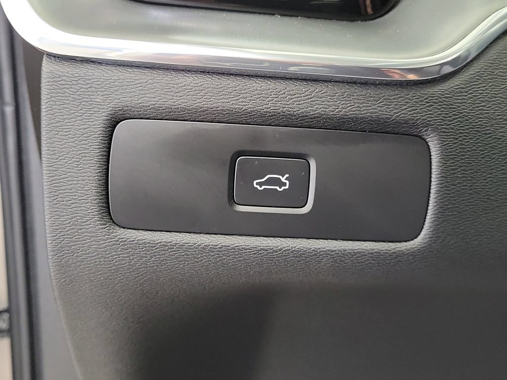 Used 2024 Volvo XC60 B5 Core AWD/4WD image 34