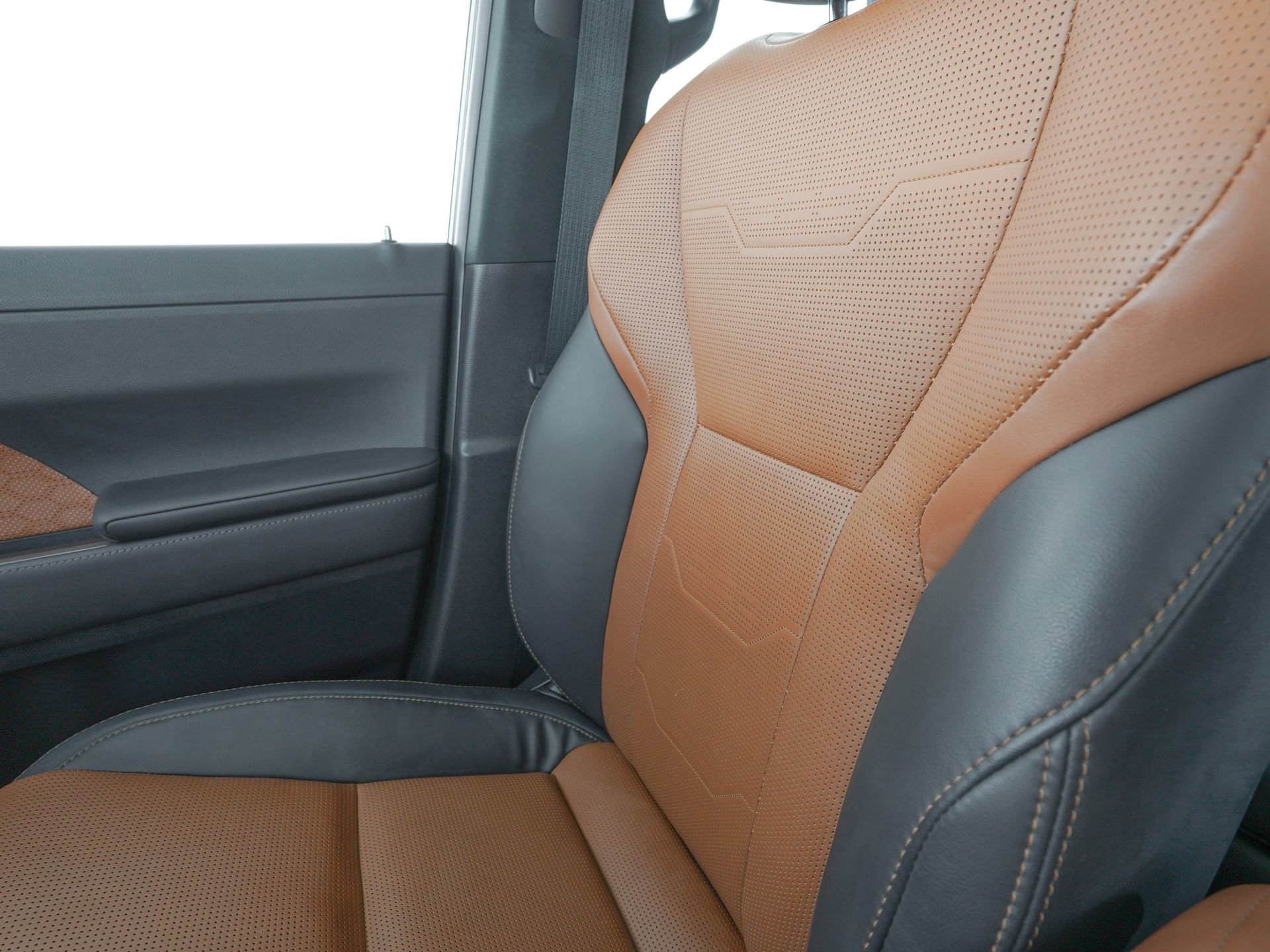 Used 2024 Lexus GX 550 w/ Cold Area Package image 29