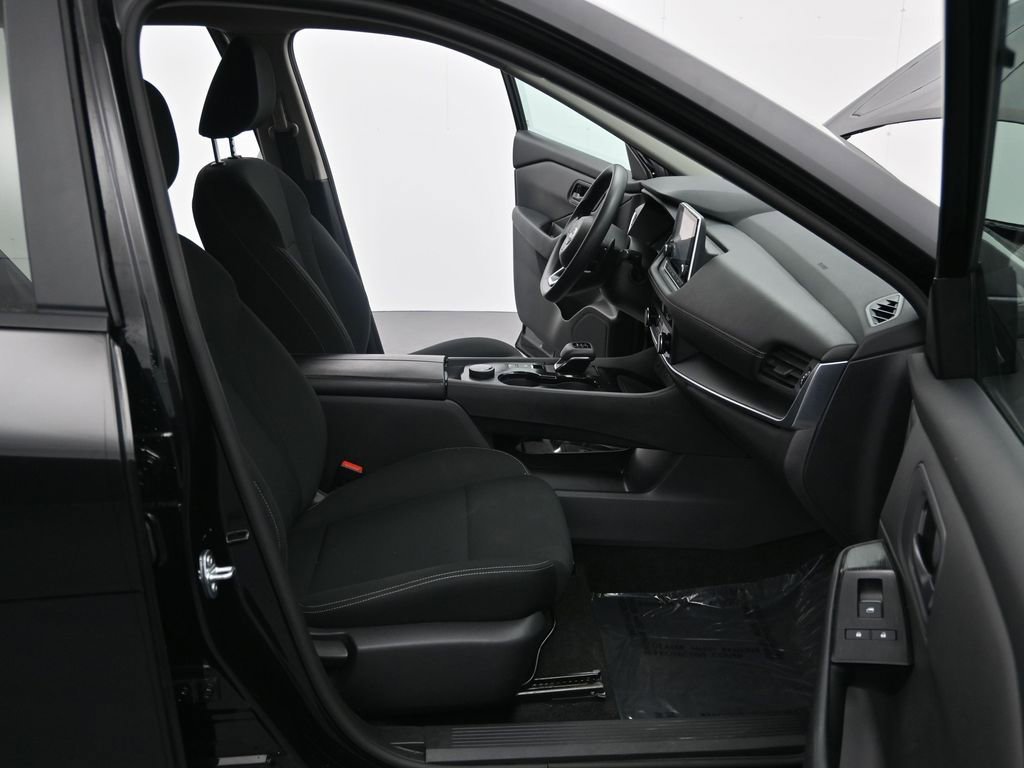 Used 2024 Nissan Rogue S image 13