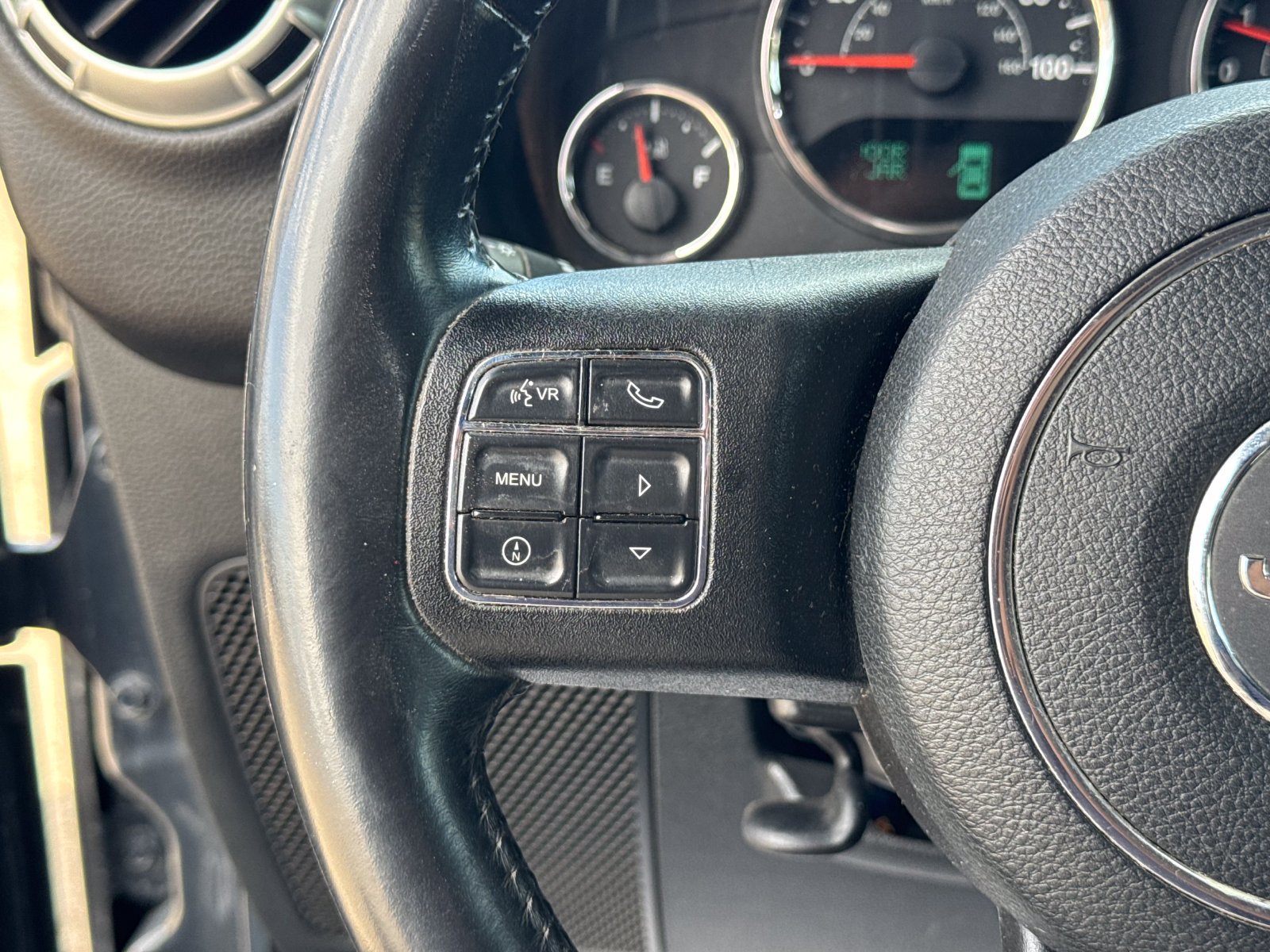 Used 2016 Jeep Wrangler Unlimited Sahara w/ Connectivity Group AWD/4WD image 25