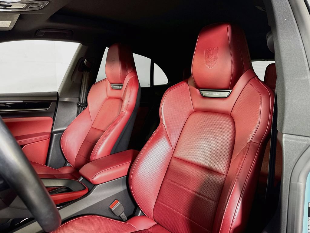 Certified 2025 Porsche Macan Electric RWD image 5