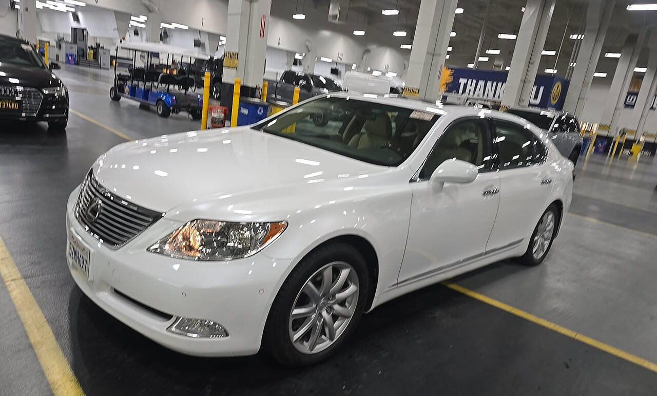 Used 2007 Lexus LS 460 L RWD image 2