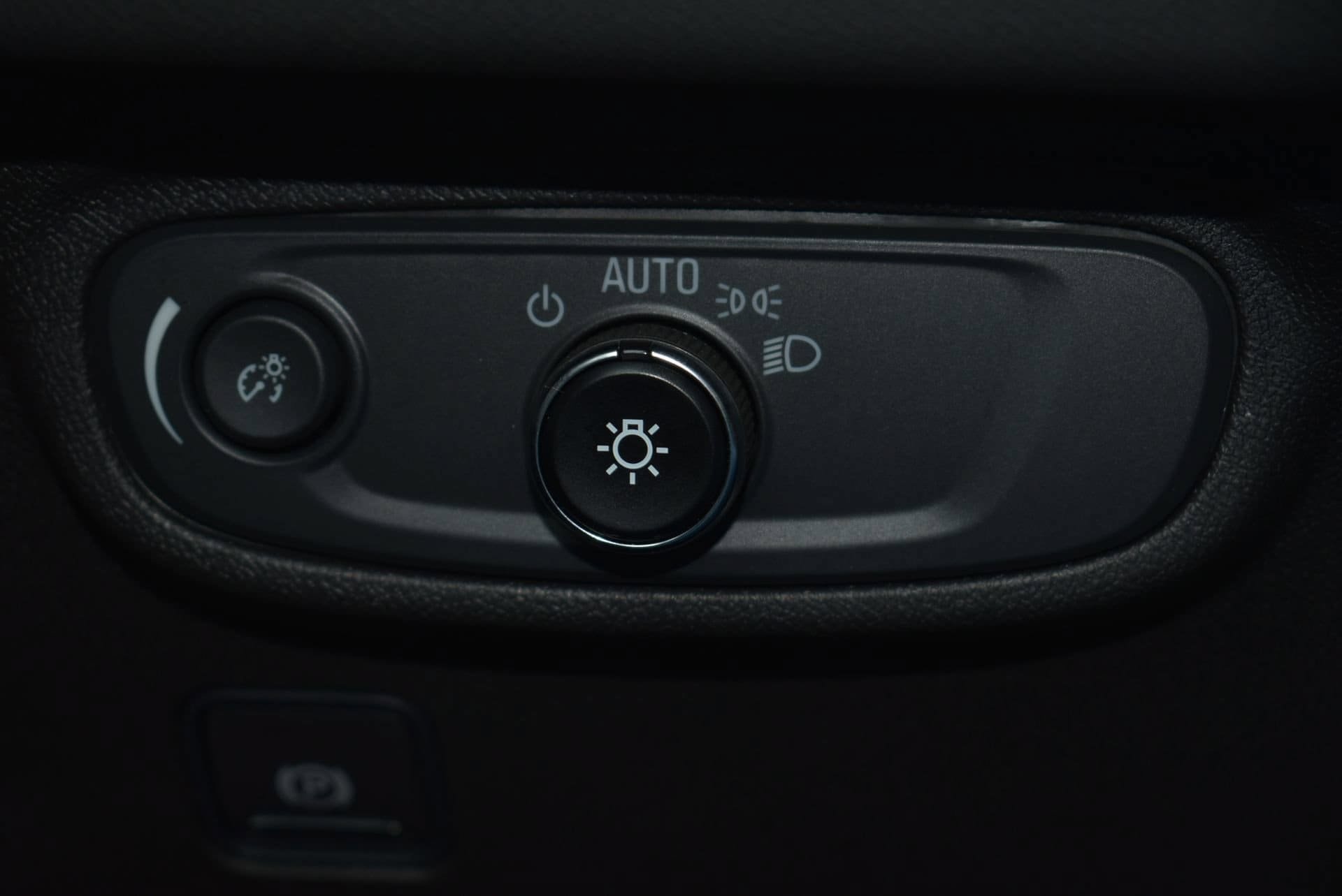 Used 2023 GMC Terrain SLE w/ Driver Convenience Package FWD image 19