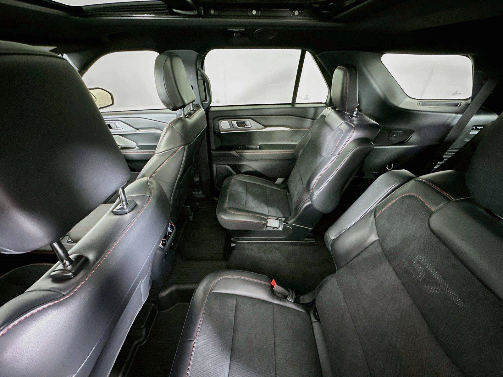 Used 2025 Ford Explorer ST AWD/4WD image 11