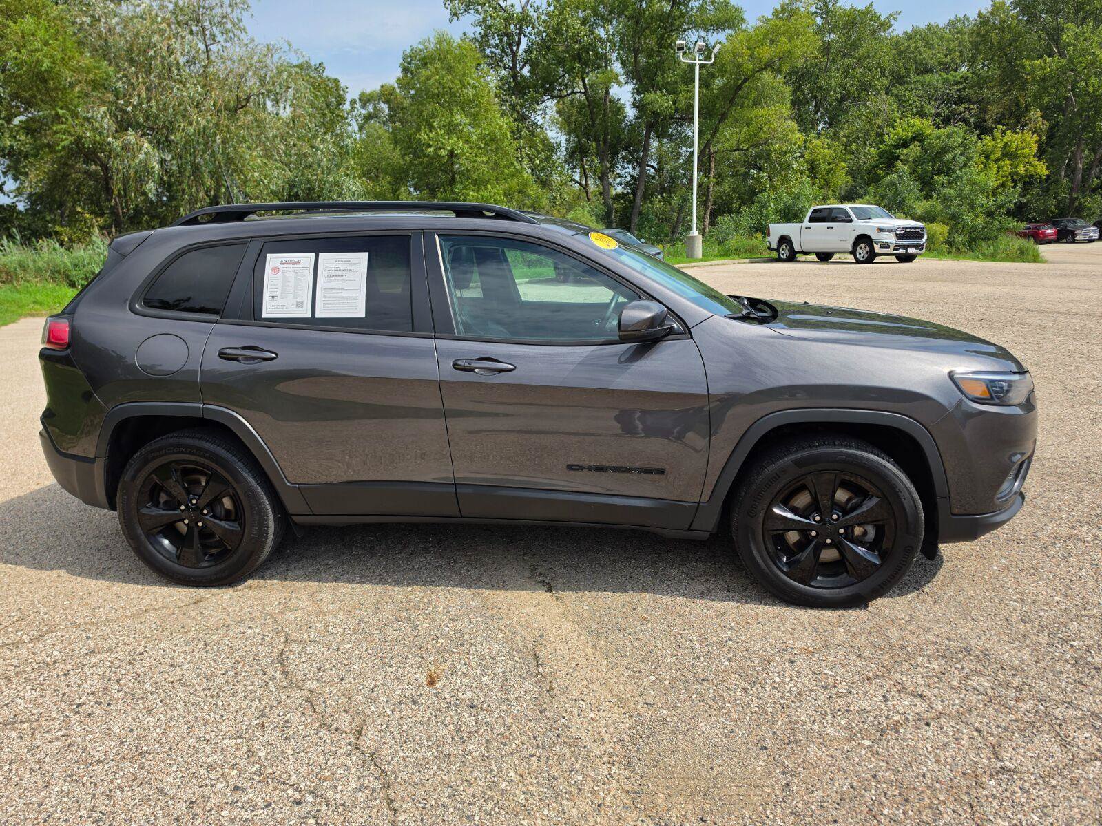 Used 2019 Jeep Cherokee Latitude Plus AWD/4WD image 5