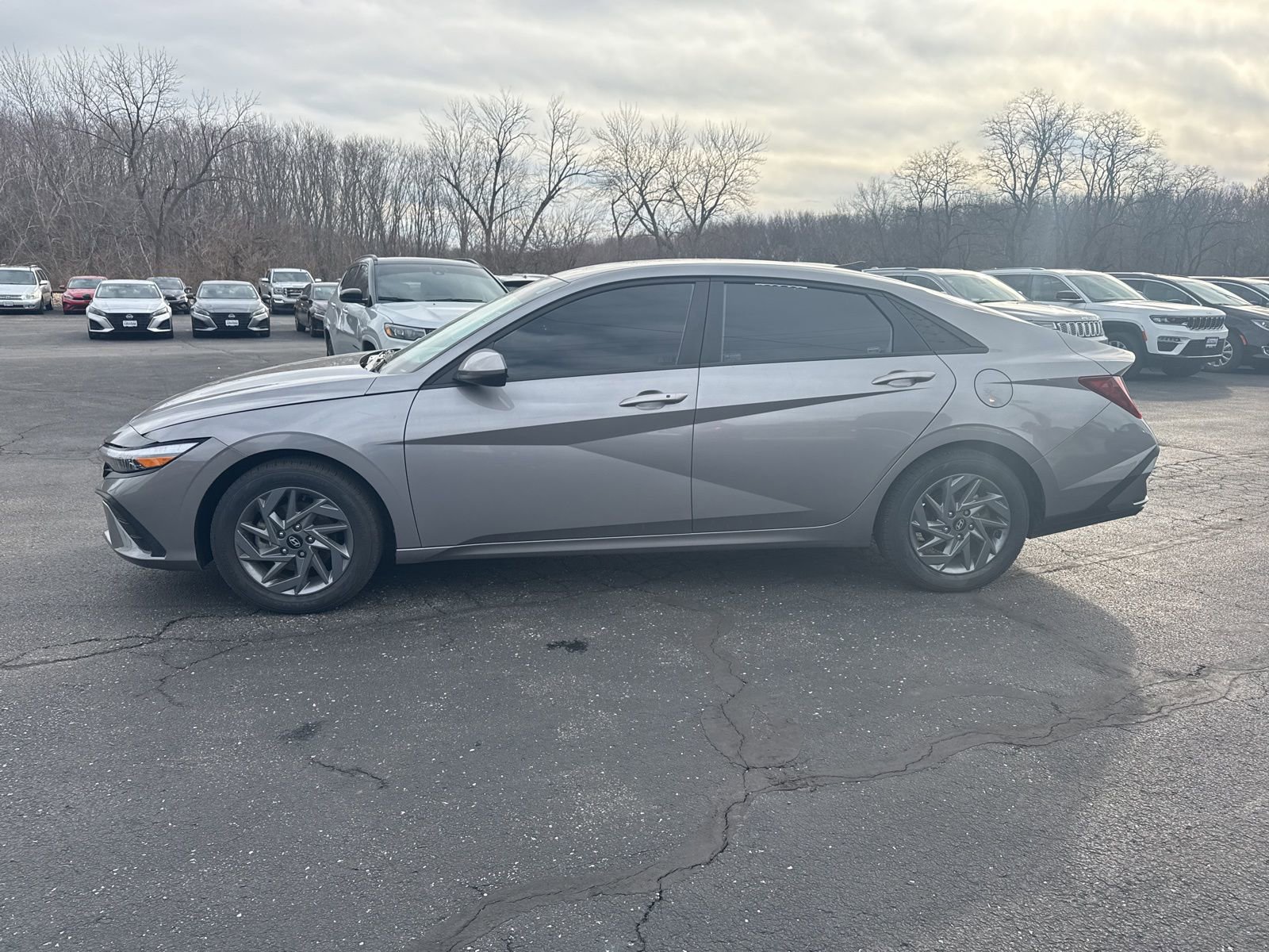 Used 2024 Hyundai Elantra SEL image 4