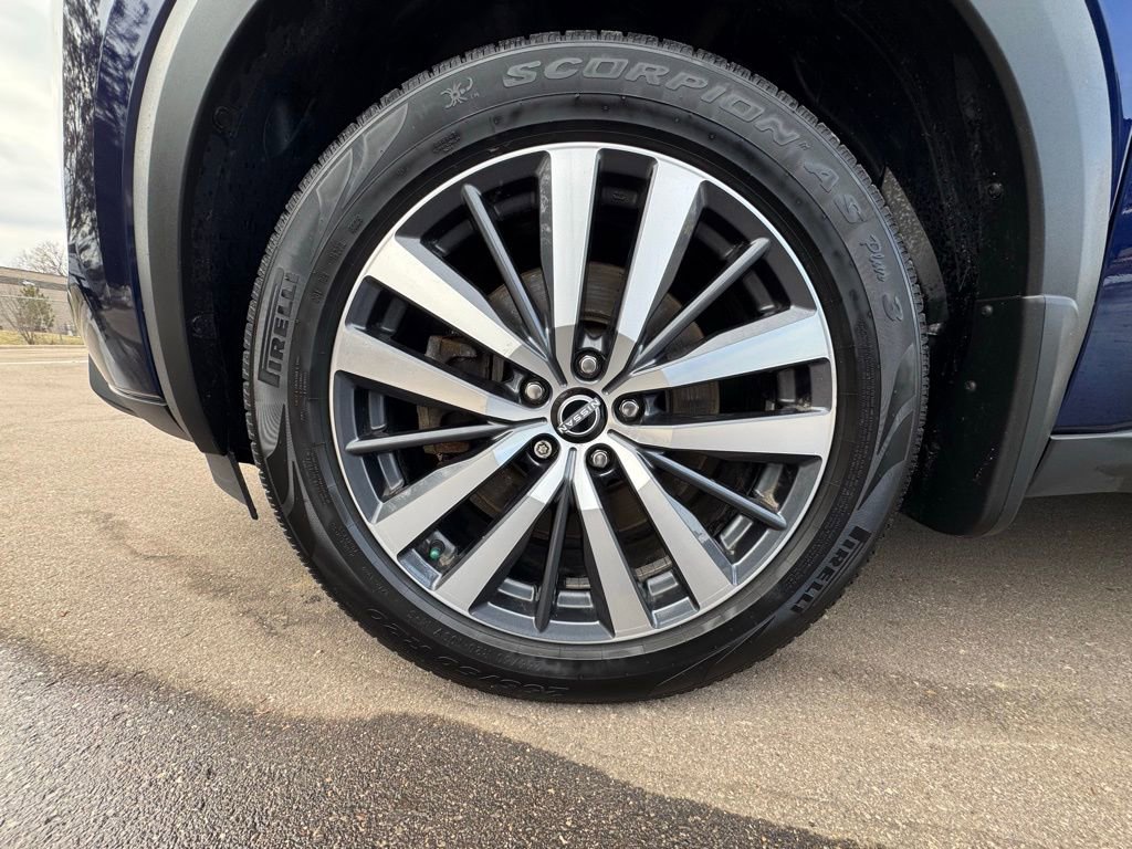 Used 2022 Nissan Pathfinder Platinum image 12