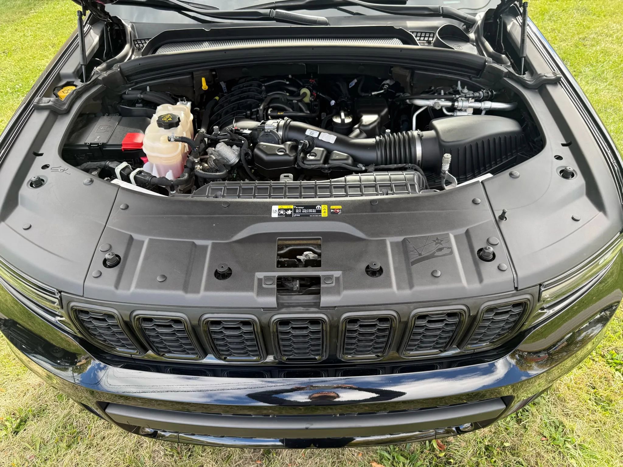 Used 2022 Jeep Grand Cherokee L Limited w/ Black Appearance Package image 37