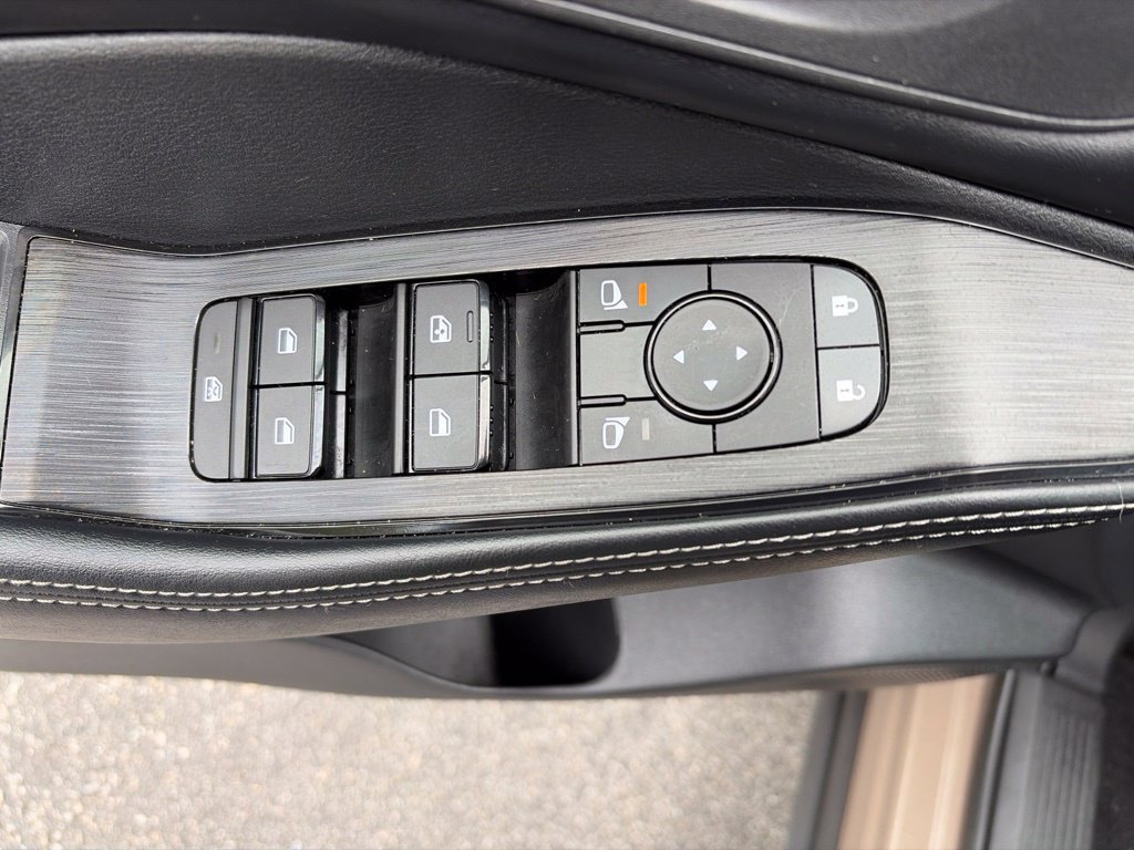 Certified 2025 Nissan Rogue SV FWD image 18