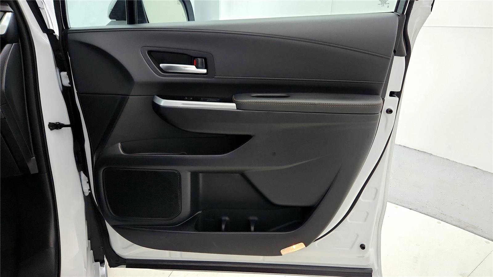 Used 2026 Toyota Sienna Platinum image 19