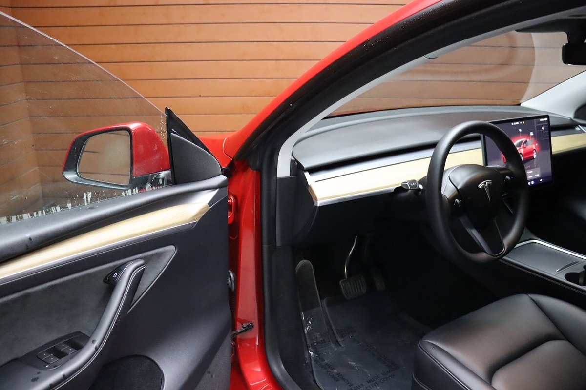 Used 2023 Tesla Model Y Long Range image 36