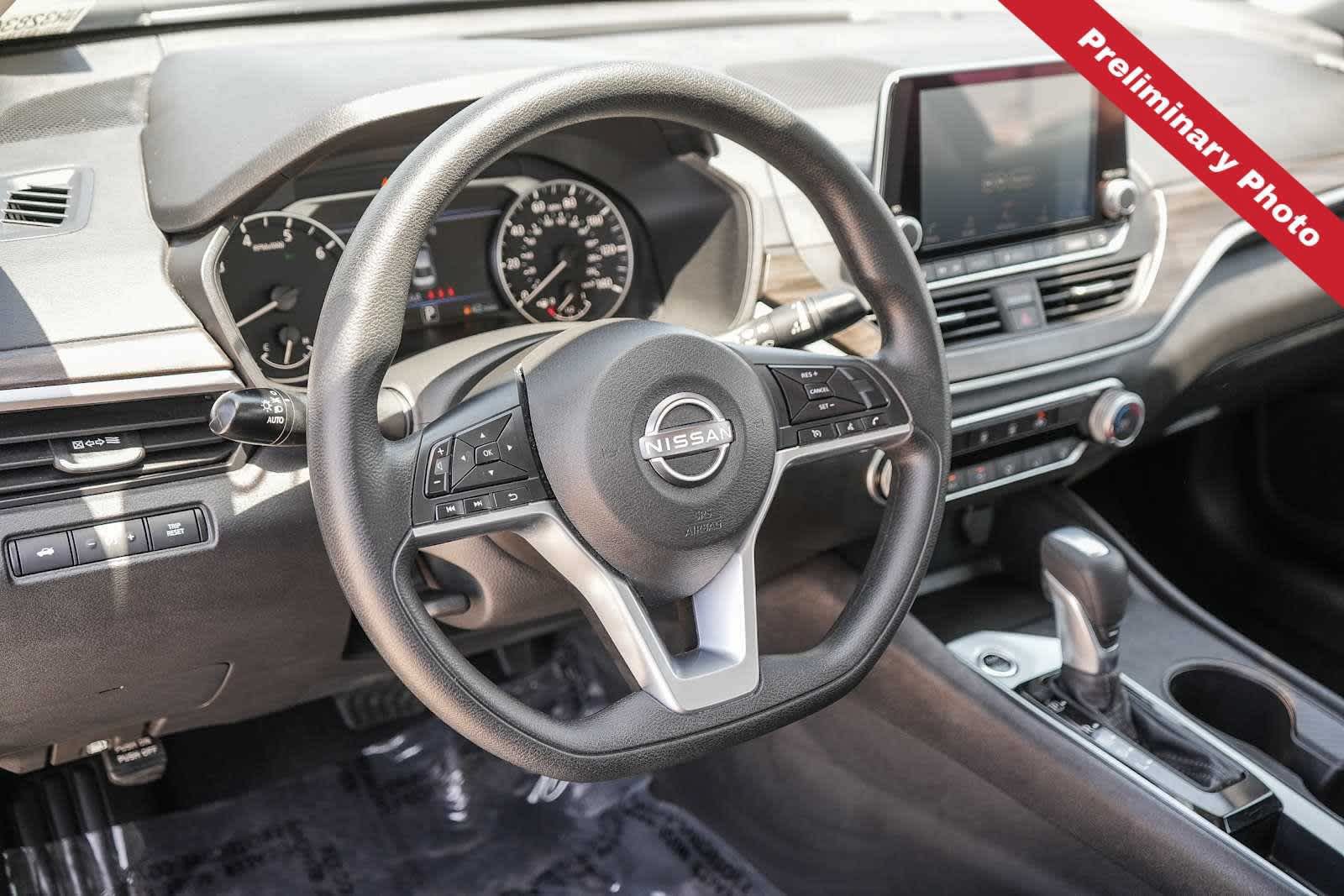 Used 2025 Nissan Altima 2.5 SV FWD image 15