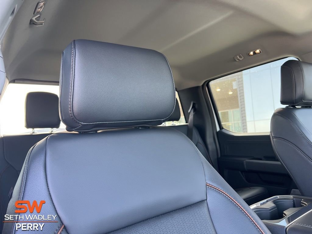 New 2026 Ford F350 Lariat w/ Black Appearance Package image 18