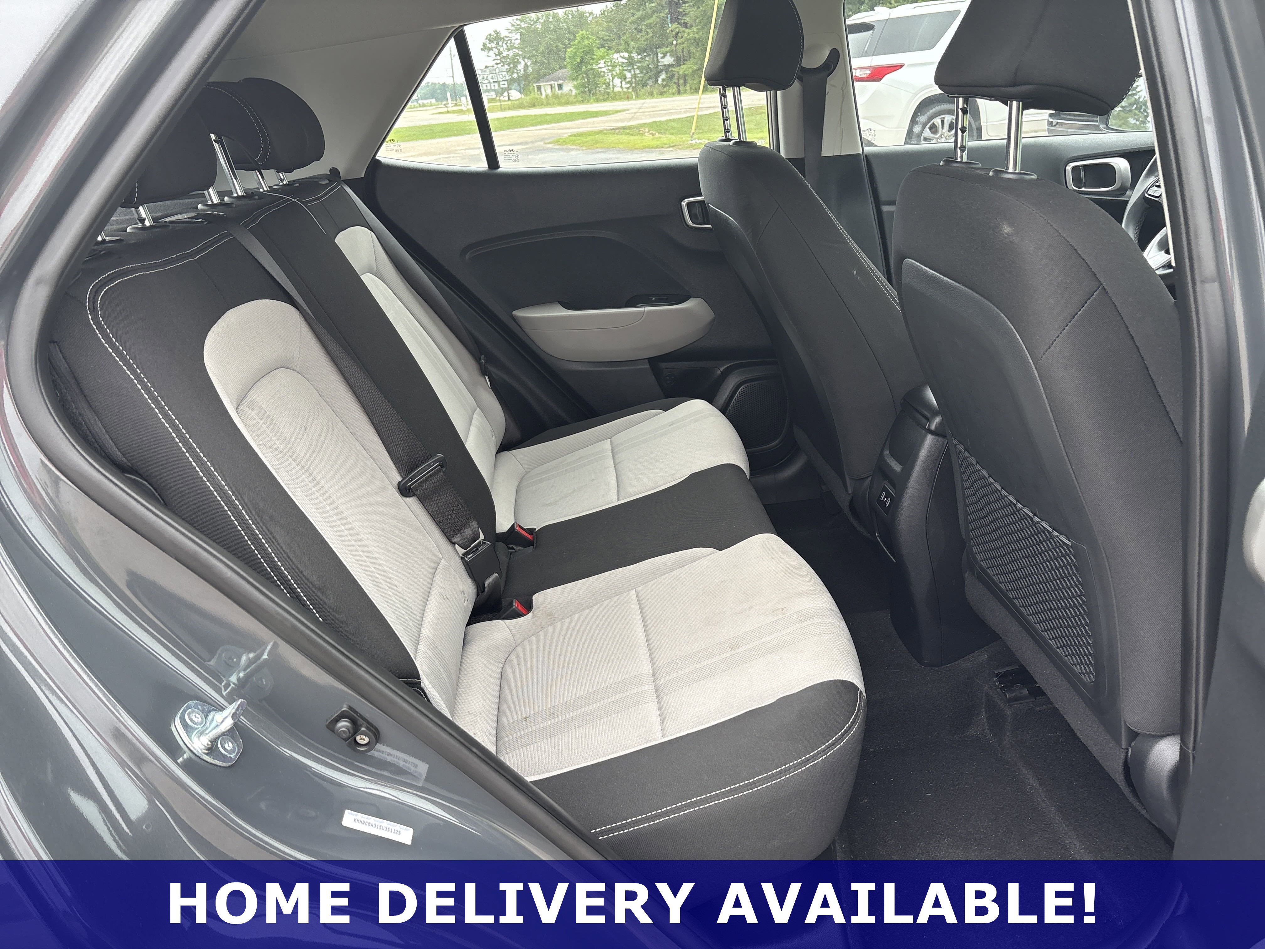 Used 2025 Hyundai Venue SEL image 24