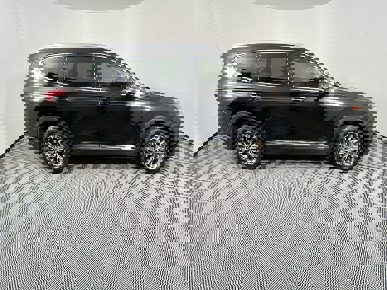 Used 2019 Hyundai Santa Fe FWD image 2