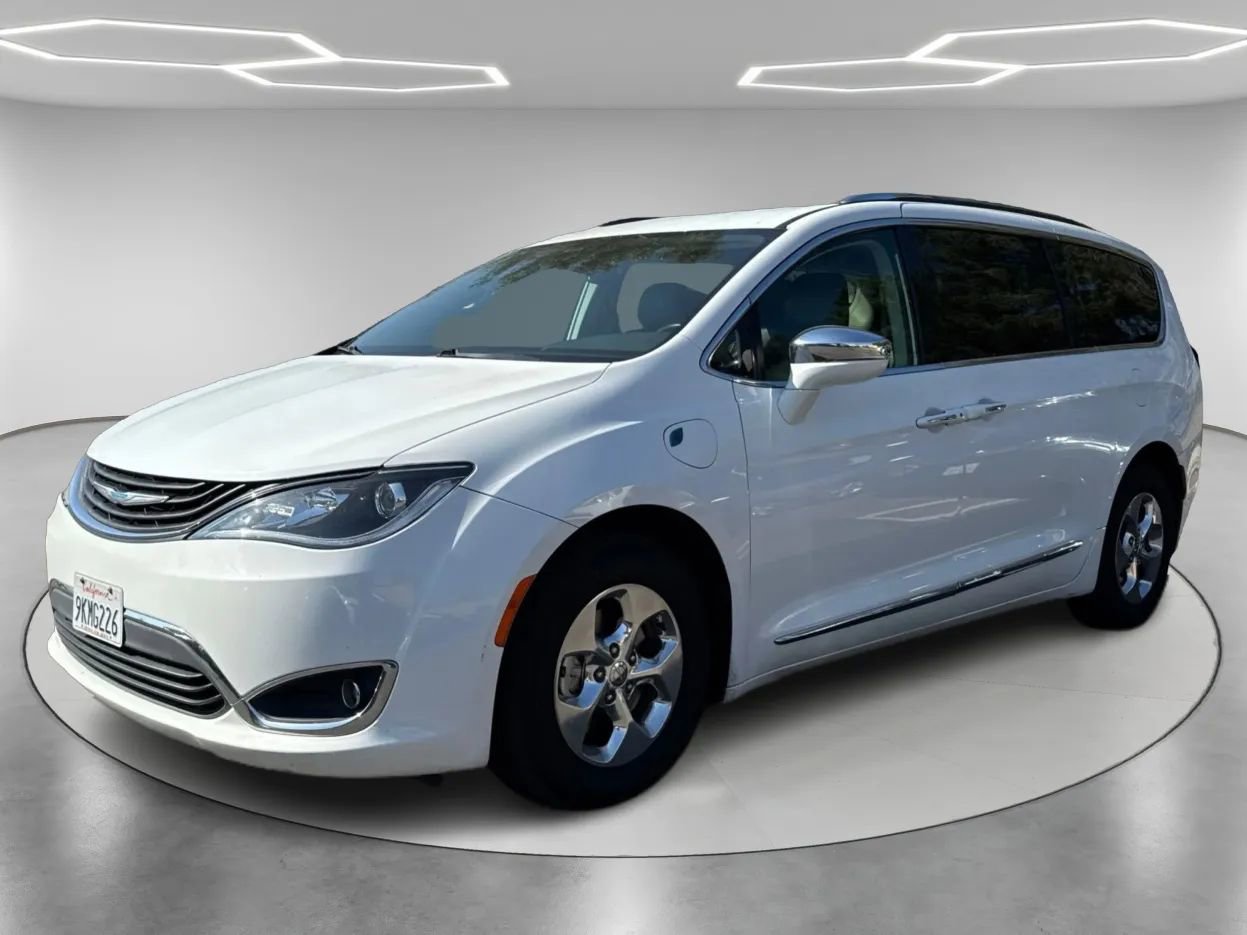 Used 2018 Chrysler Pacifica Limited
