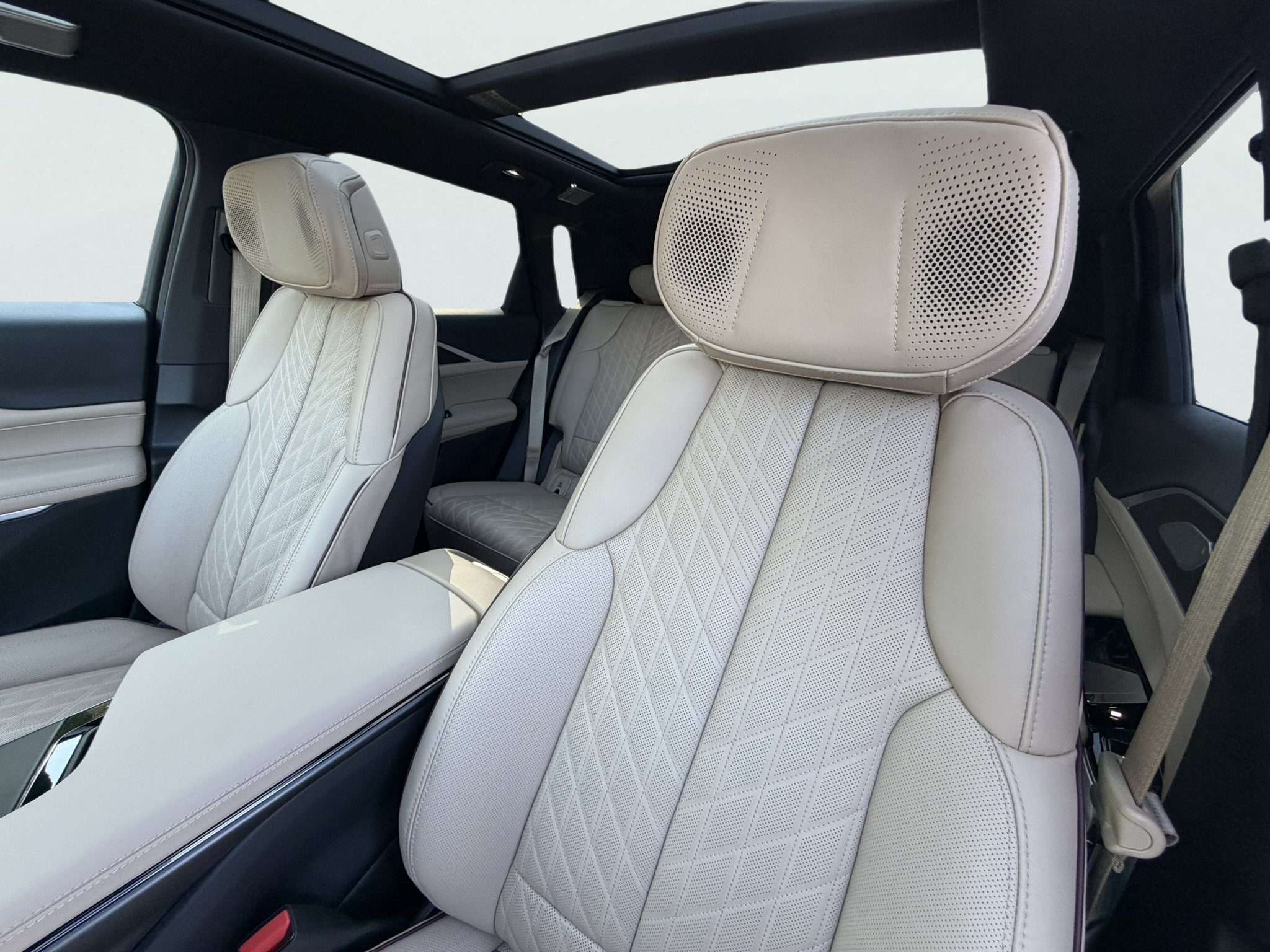 Used 2026 Cadillac Lyriq Signature Luxury w/ Nappa Leather Package AWD/4WD image 38