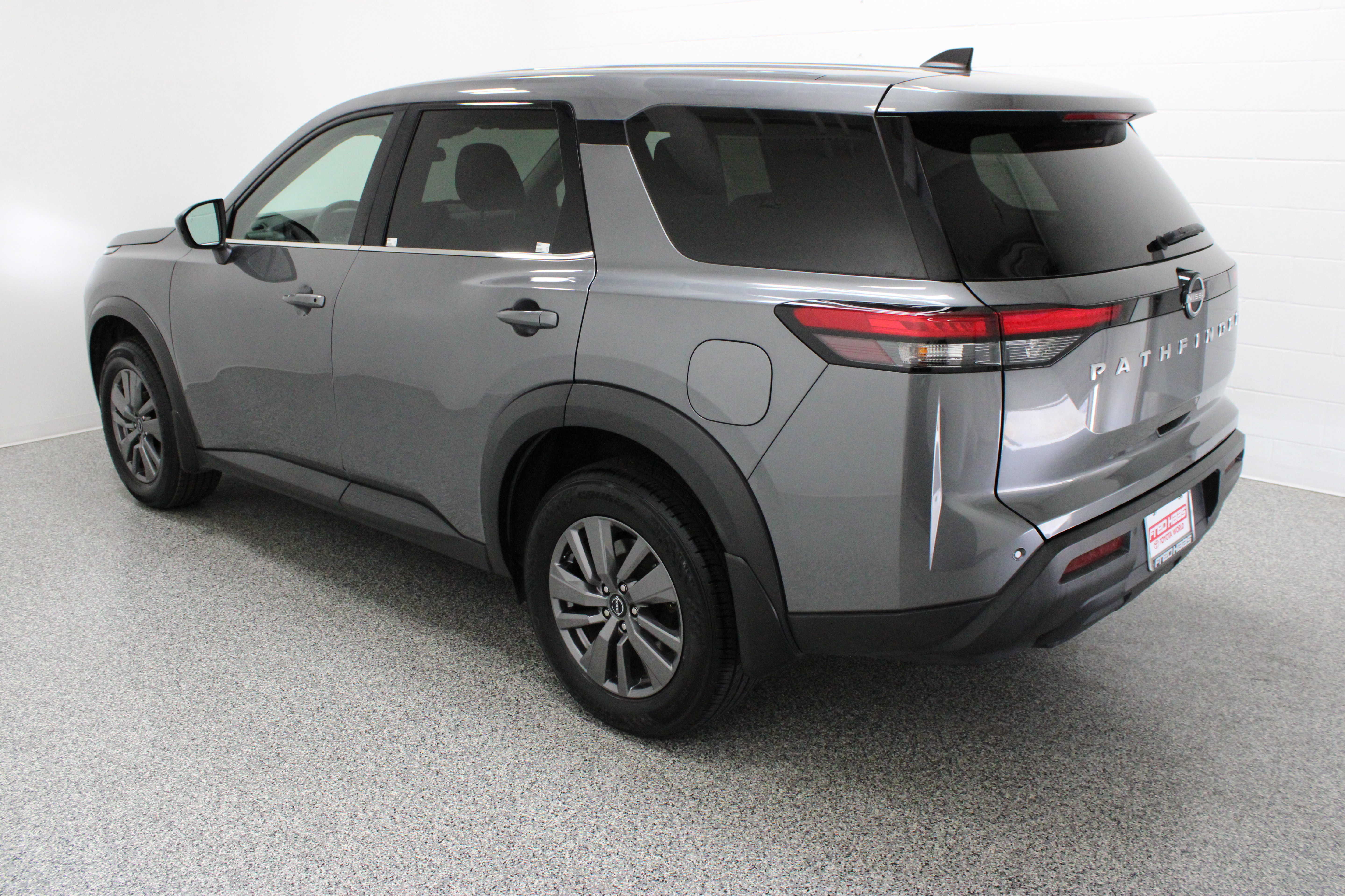 Used 2024 Nissan Pathfinder S FWD image 9