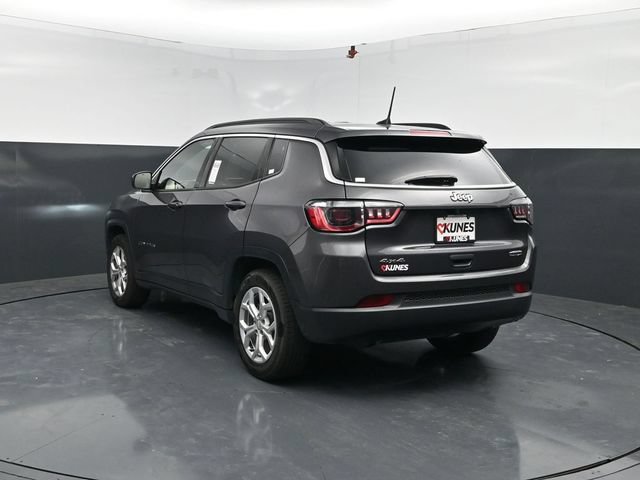 Used 2024 Jeep Compass Latitude AWD/4WD image 6