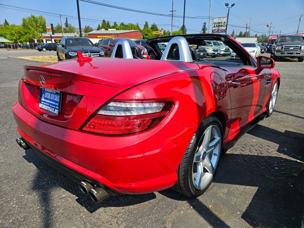 Used 2016 Mercedes-Benz SLK 300 w/ Premium 2 Package image 12
