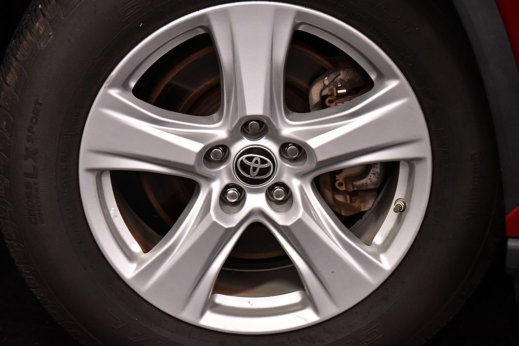 Used 2022 Toyota Highlander LE FWD image 9