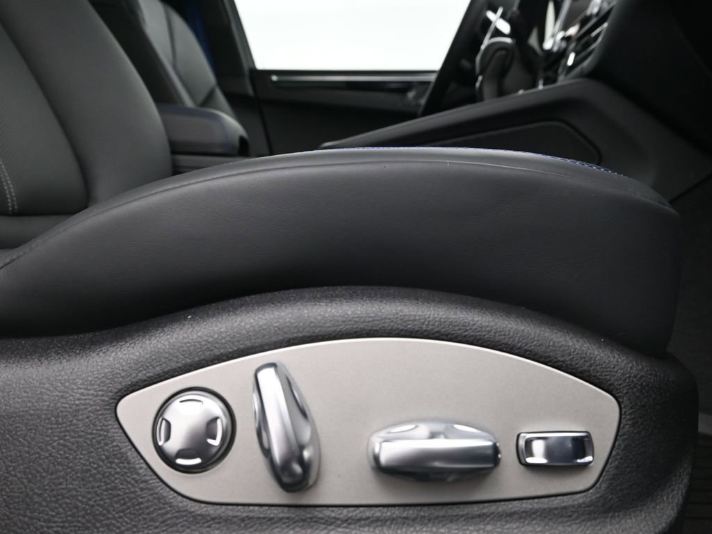 New 2026 Porsche Macan Turbo AWD/4WD image 15