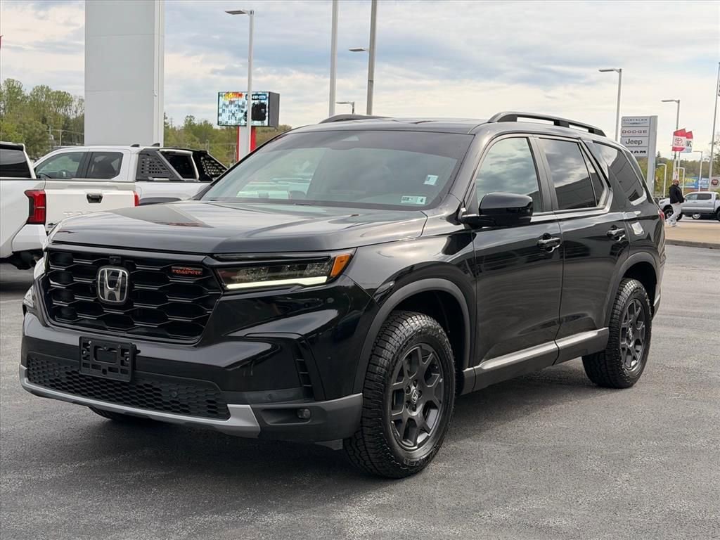 Used 2025 Honda Pilot TrailSport image 9