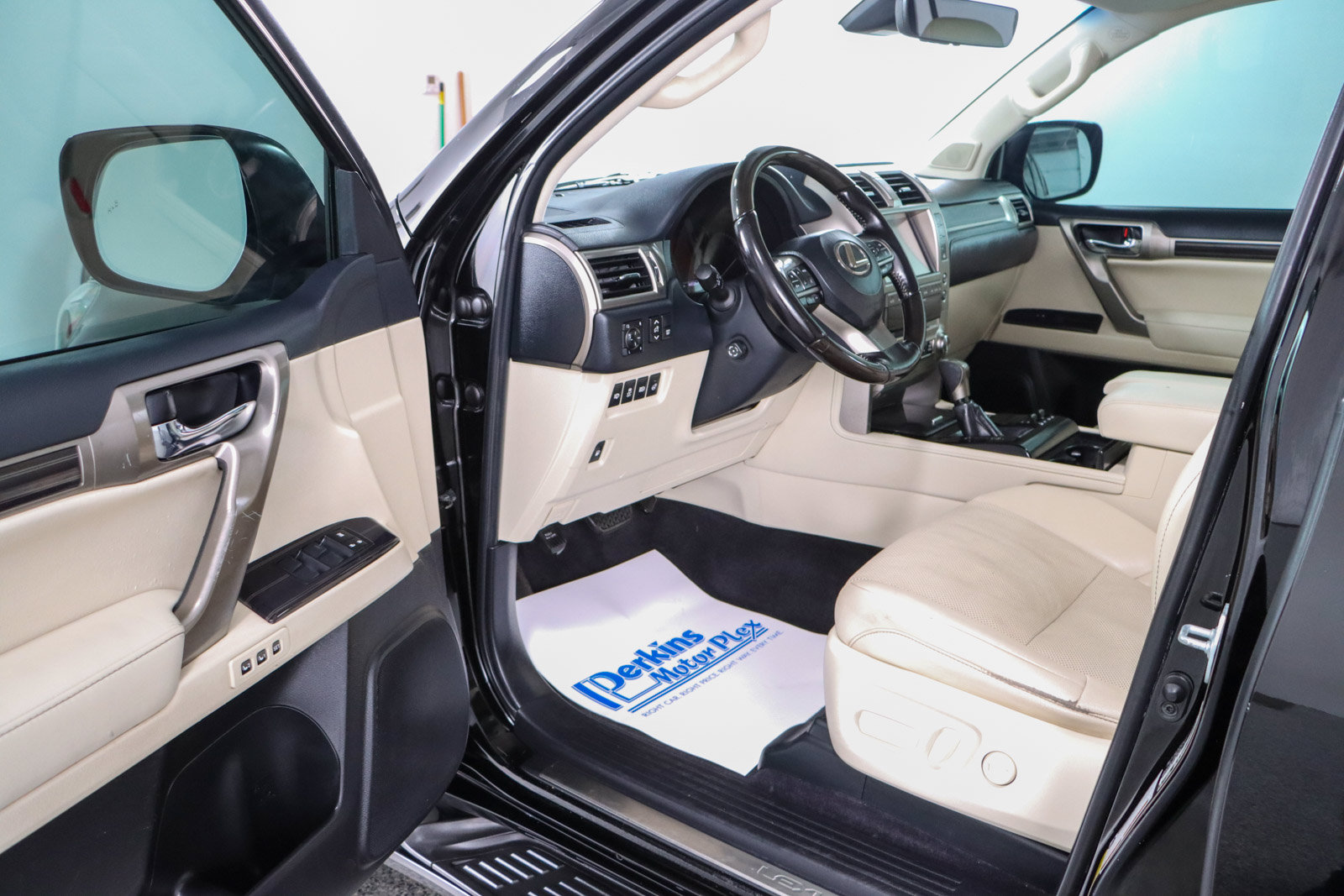 Used 2021 Lexus GX 460 Premium w/ Premium Plus Package AWD/4WD image 3