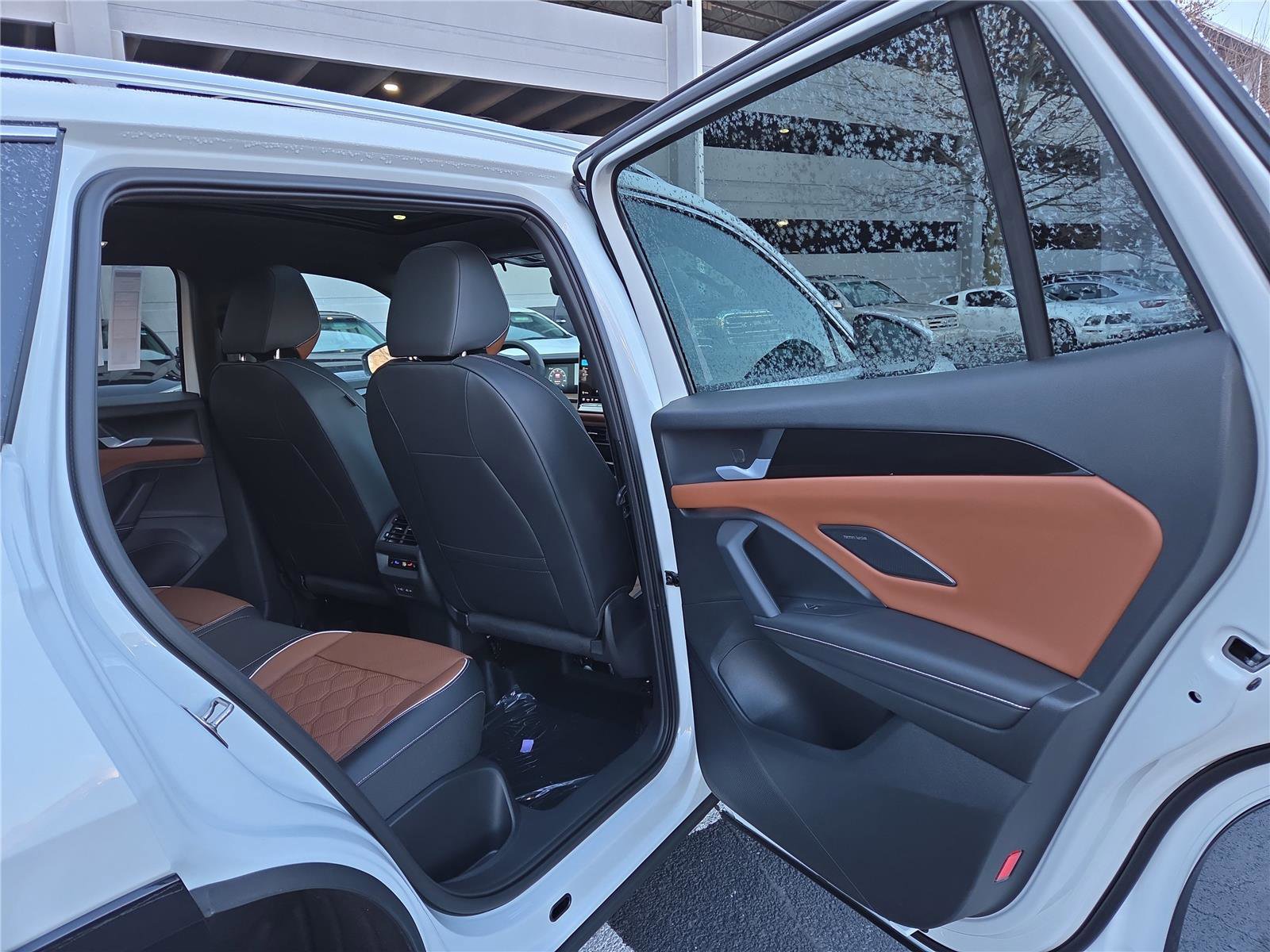 New 2026 Volkswagen Tiguan SEL R-Line image 29