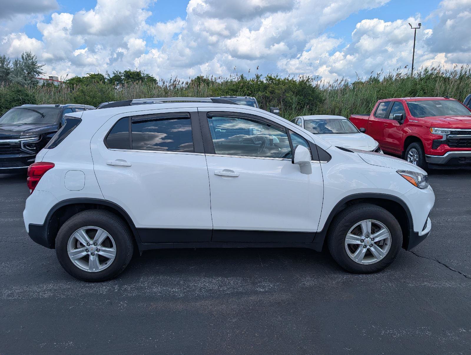 Used 2020 Chevrolet Trax LT w/ Driver Confidence Package AWD/4WD image 12
