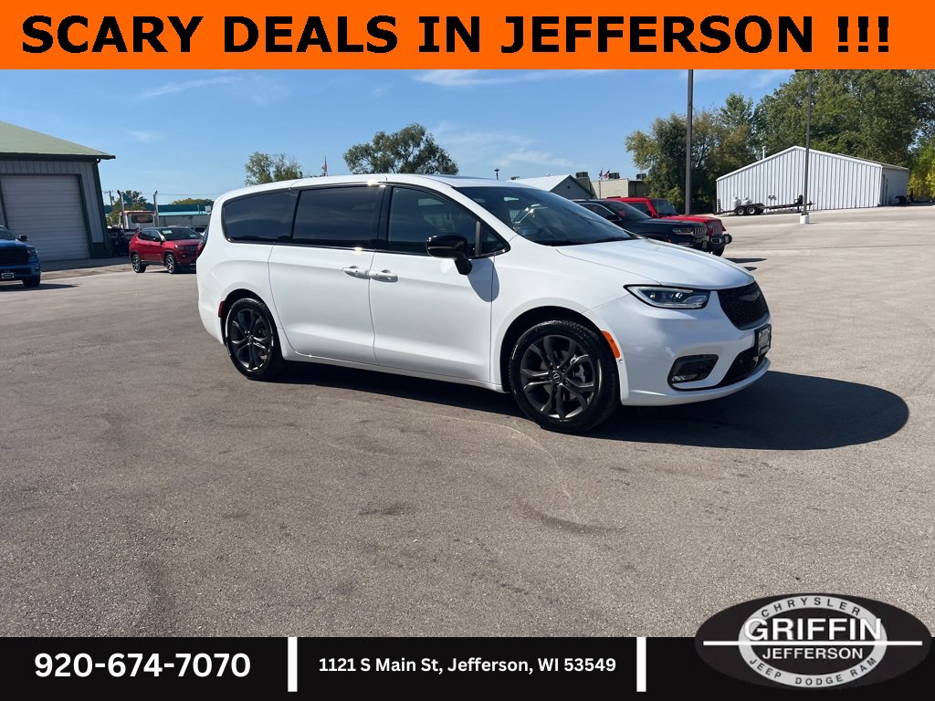 New 2026 Chrysler Pacifica Select image 9