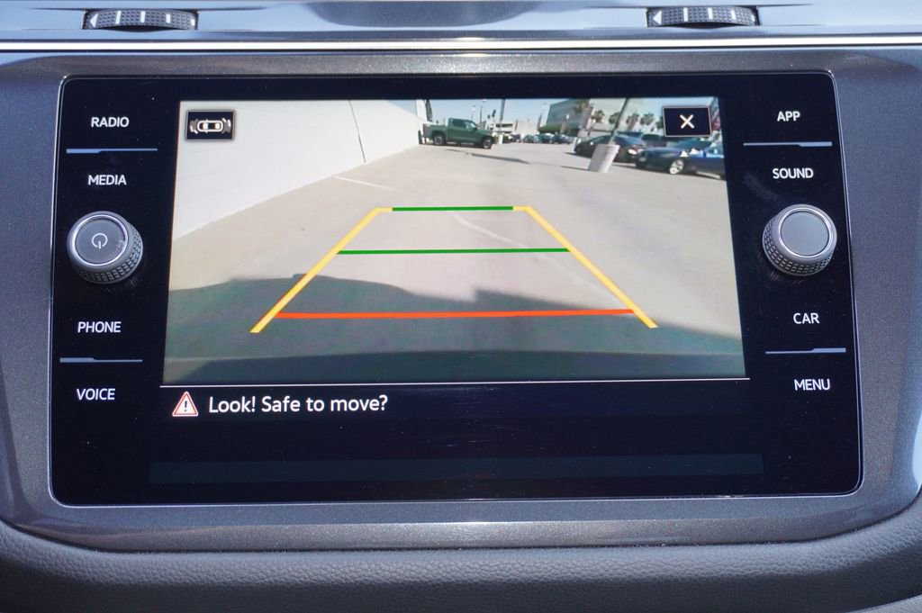 Used 2023 Volkswagen Tiguan SE R-Line image 16