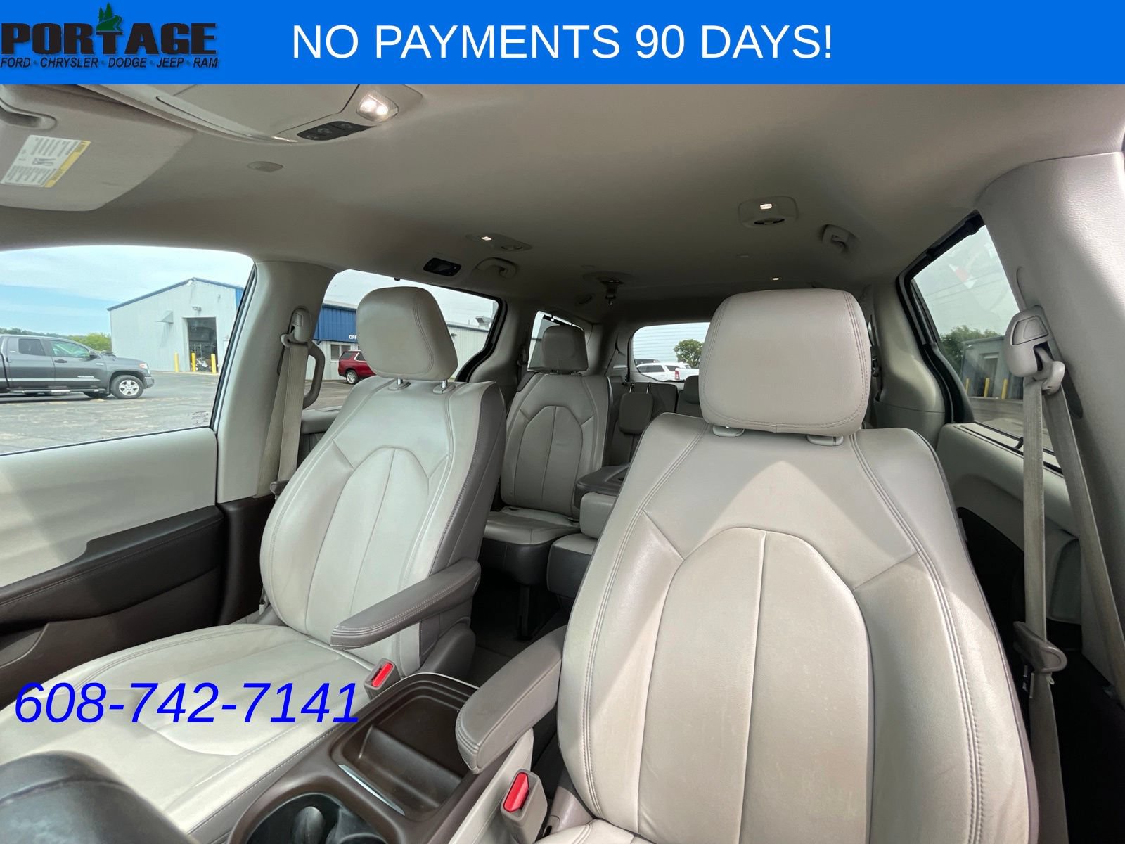 Used 2017 Chrysler Pacifica Touring-L FWD image 16
