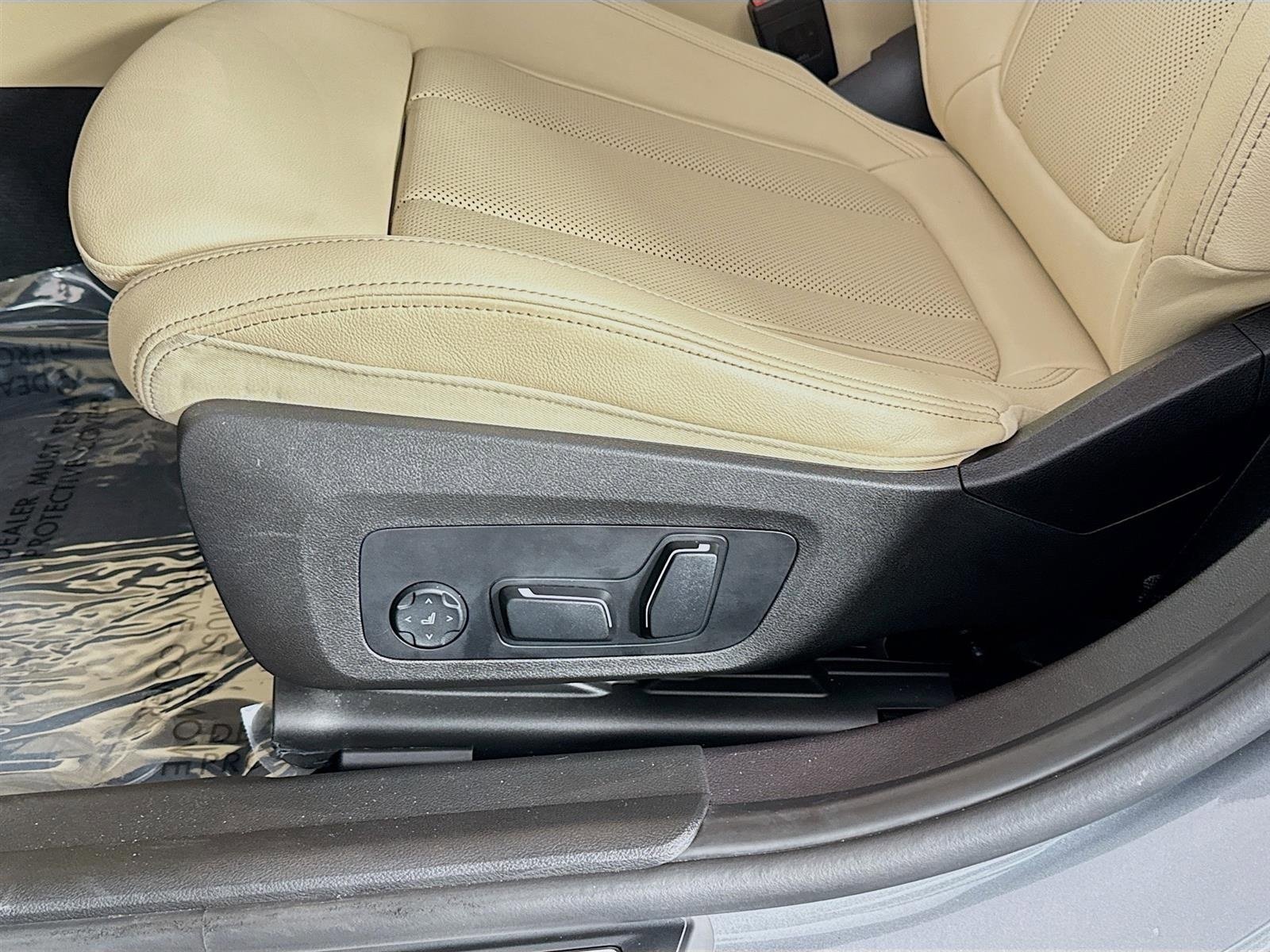 Used 2024 BMW 330i Sedan w/ Premium Package image 22