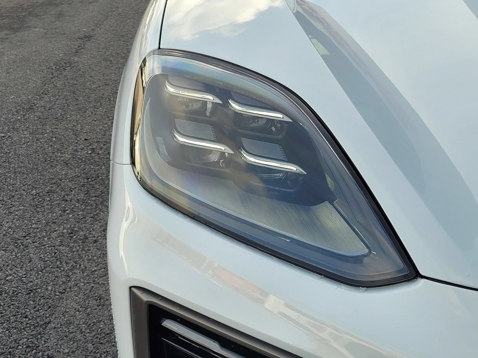 New 2025 Porsche Cayenne Turbo AWD/4WD image 12