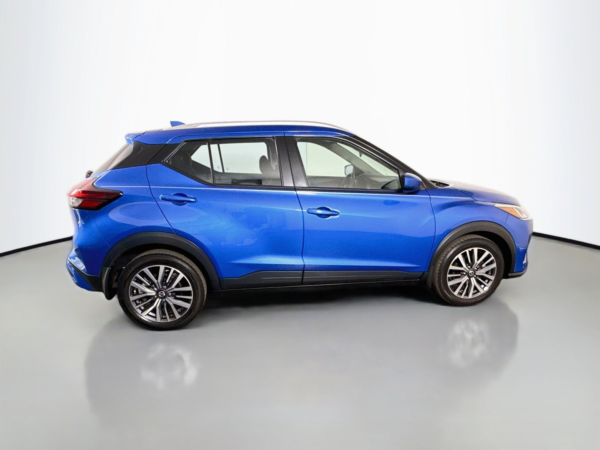 Used 2021 Nissan Kicks SV FWD image 11