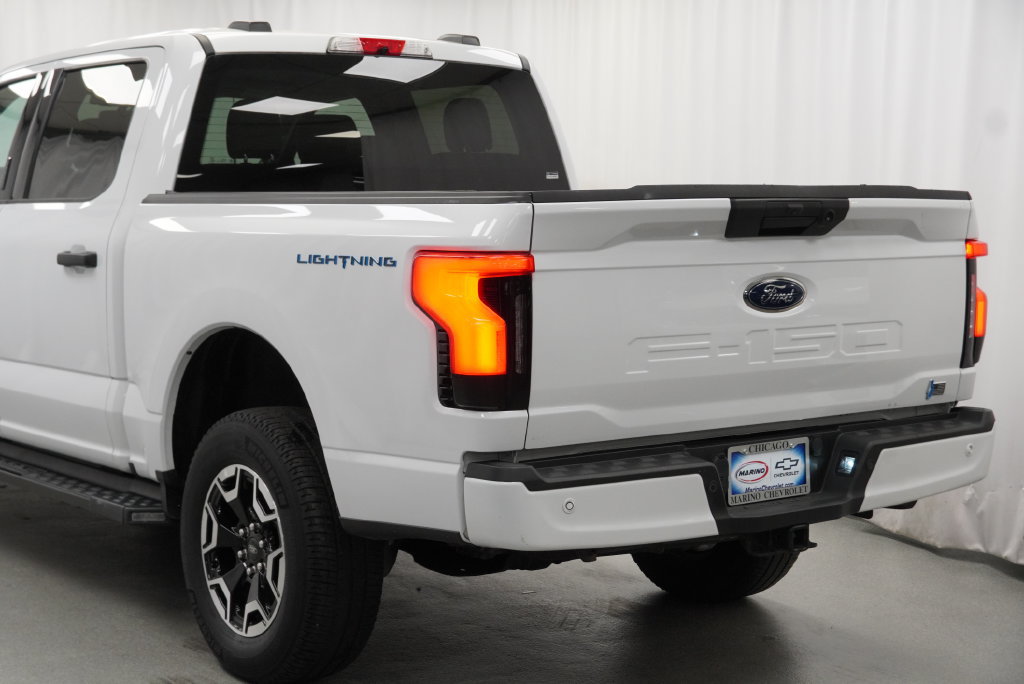 Used 2022 Ford F150 Lightning XLT AWD/4WD image 18