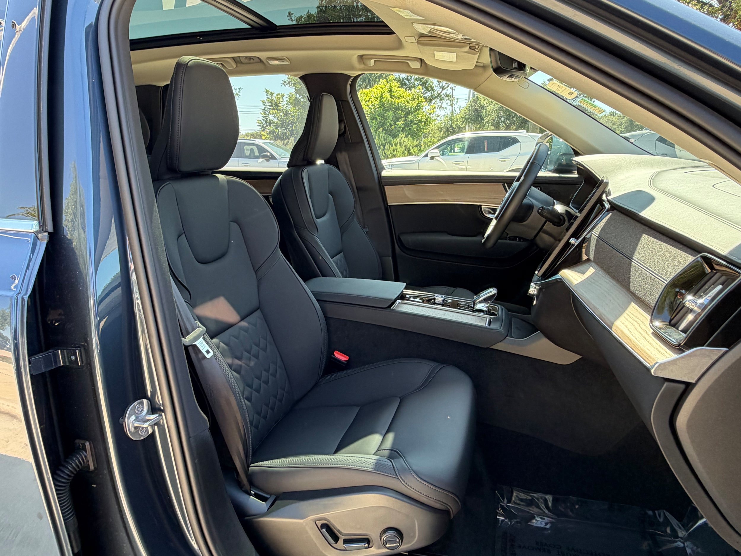 Certified 2025 Volvo XC90 B6 Plus AWD/4WD image 10