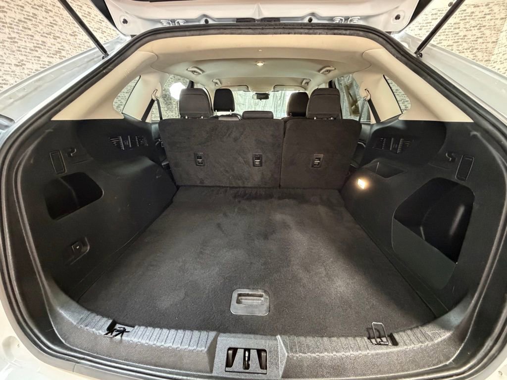 Used 2020 Ford Edge SE image 11