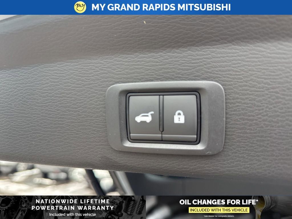 New 2026 Mitsubishi Outlander SE image 15