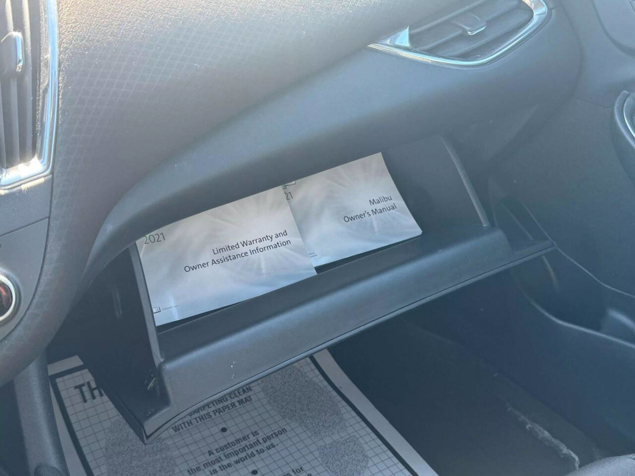 Used 2021 Chevrolet Malibu LT image 32