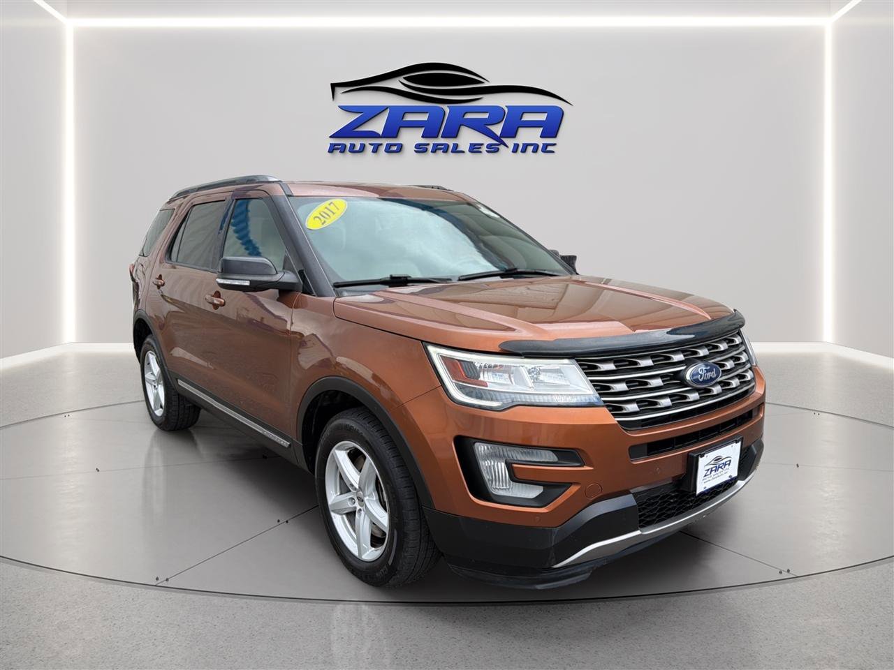 Used 2017 Ford Explorer XLT w/ Equipment Group 202A AWD/4WD image 9