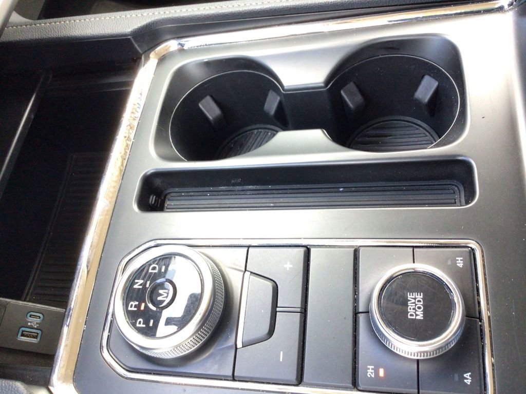 Used 2024 Ford Expedition XLT image 16