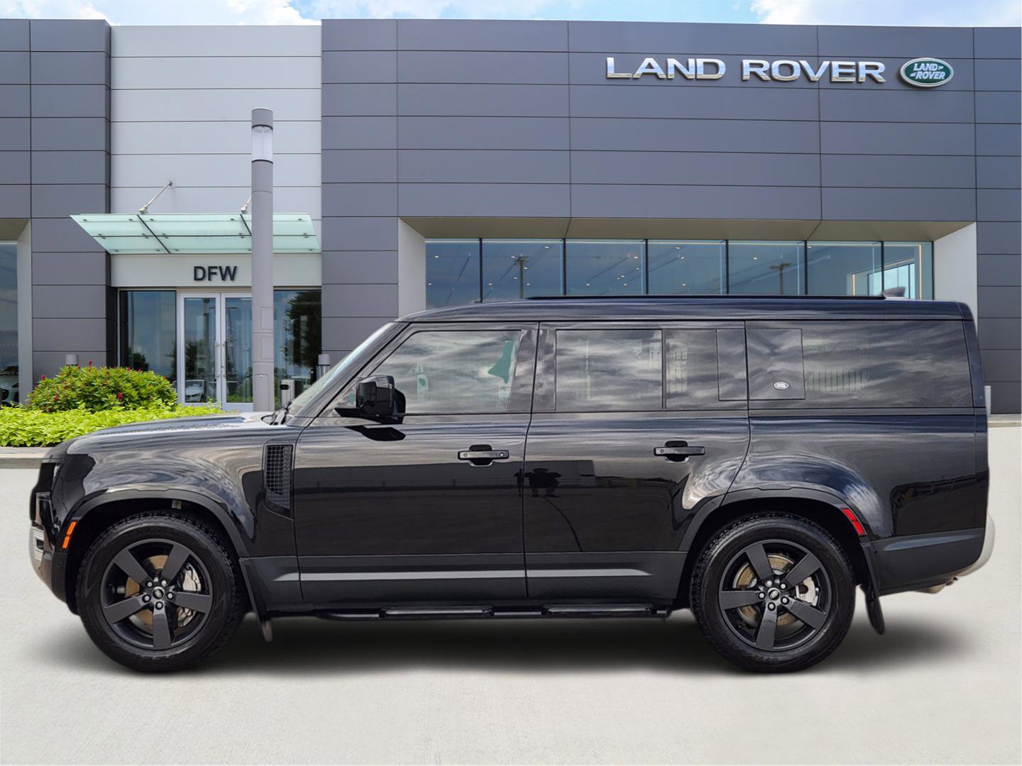 Certified 2024 Land Rover Defender 130 S image 3