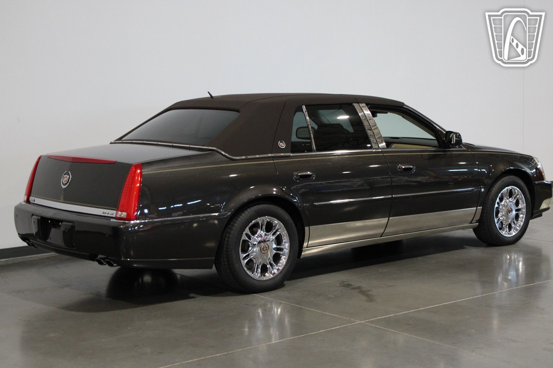 Used 2008 Cadillac DTS Performance w/ Platinum Edition image 13
