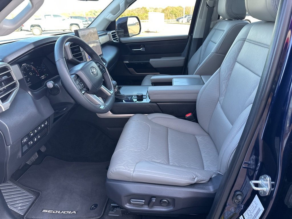 Used 2023 Toyota Sequoia Limited image 14