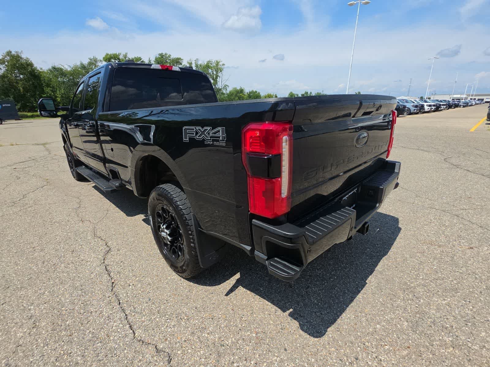 Used 2023 Ford F350 Lariat w/ Black Appearance Package AWD/4WD image 13