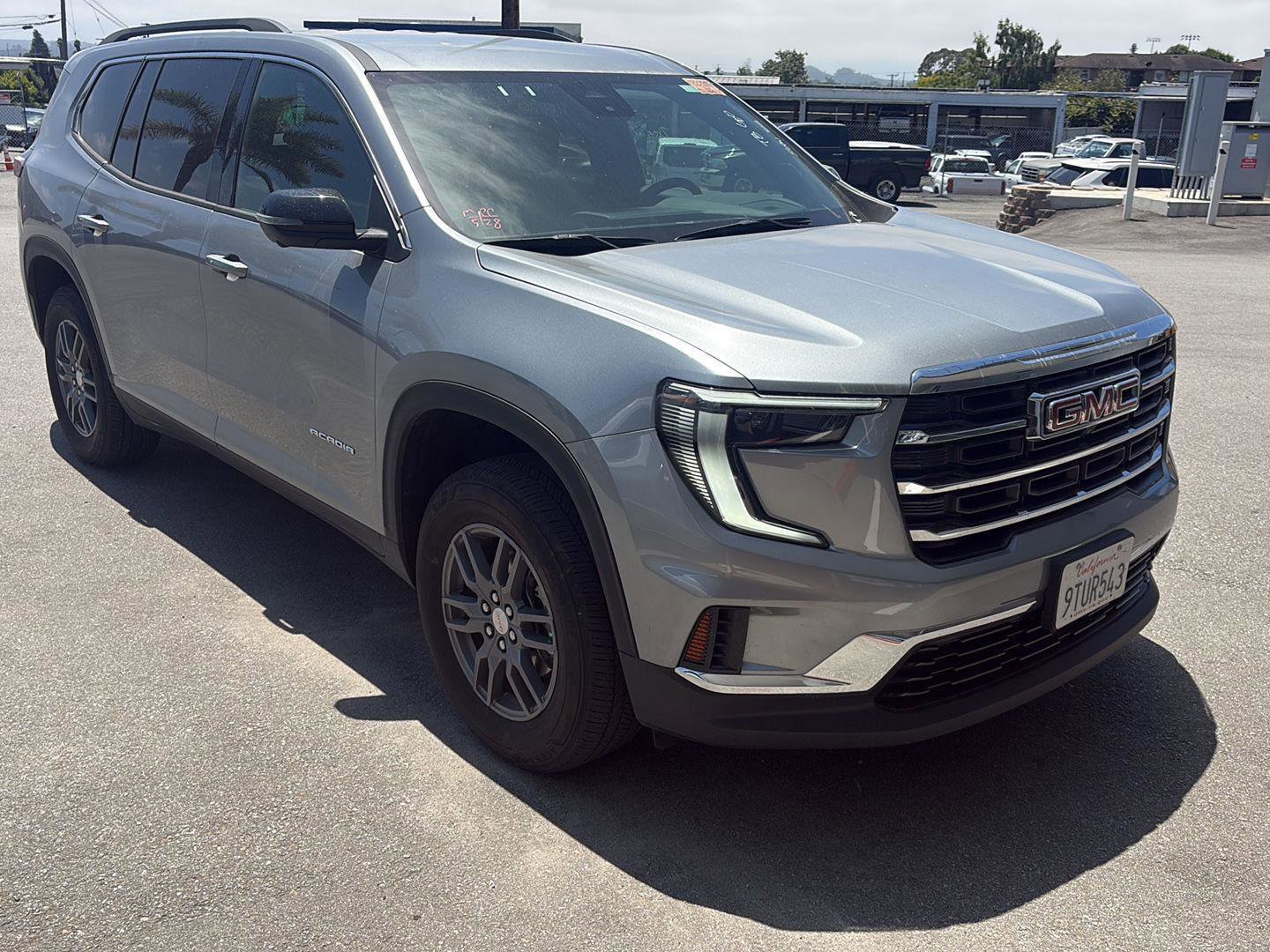 Used 2025 GMC Acadia Elevation AWD/4WD image 1