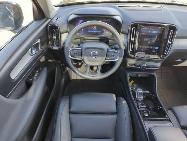 Used 2024 Volvo XC40 B5 Ultimate image 13