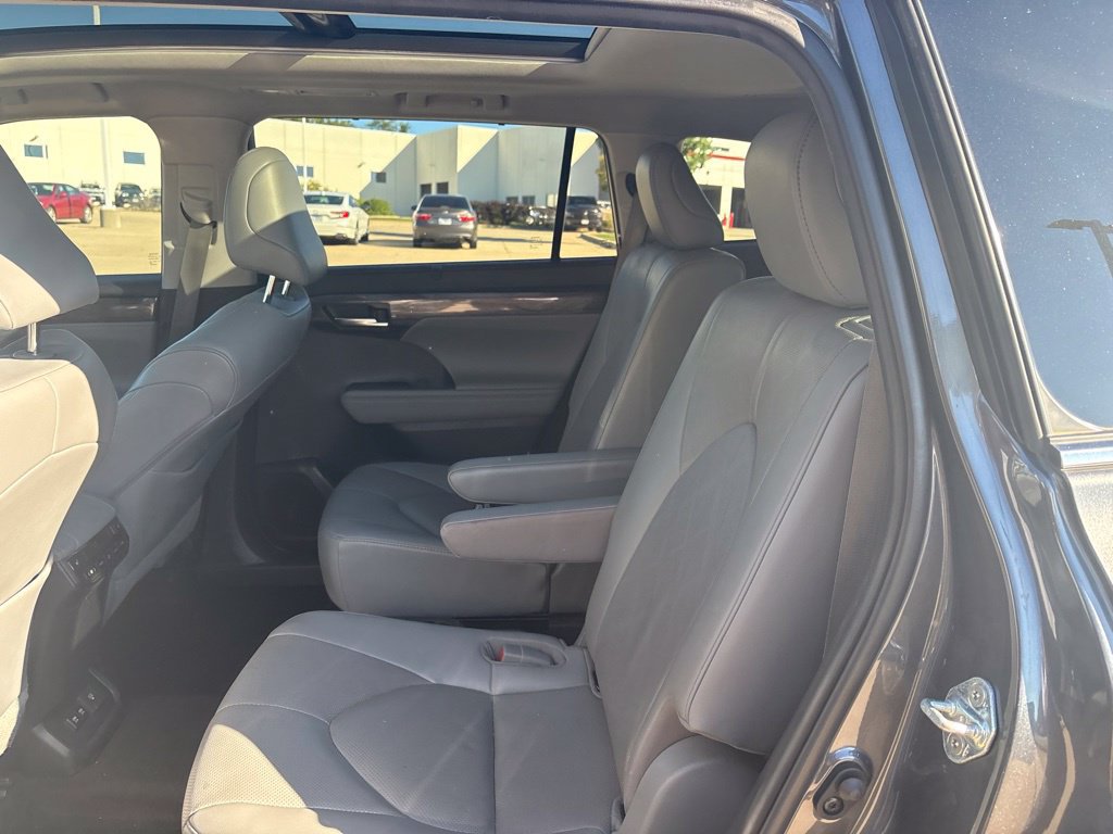 Used 2020 Toyota Highlander Platinum AWD/4WD image 20